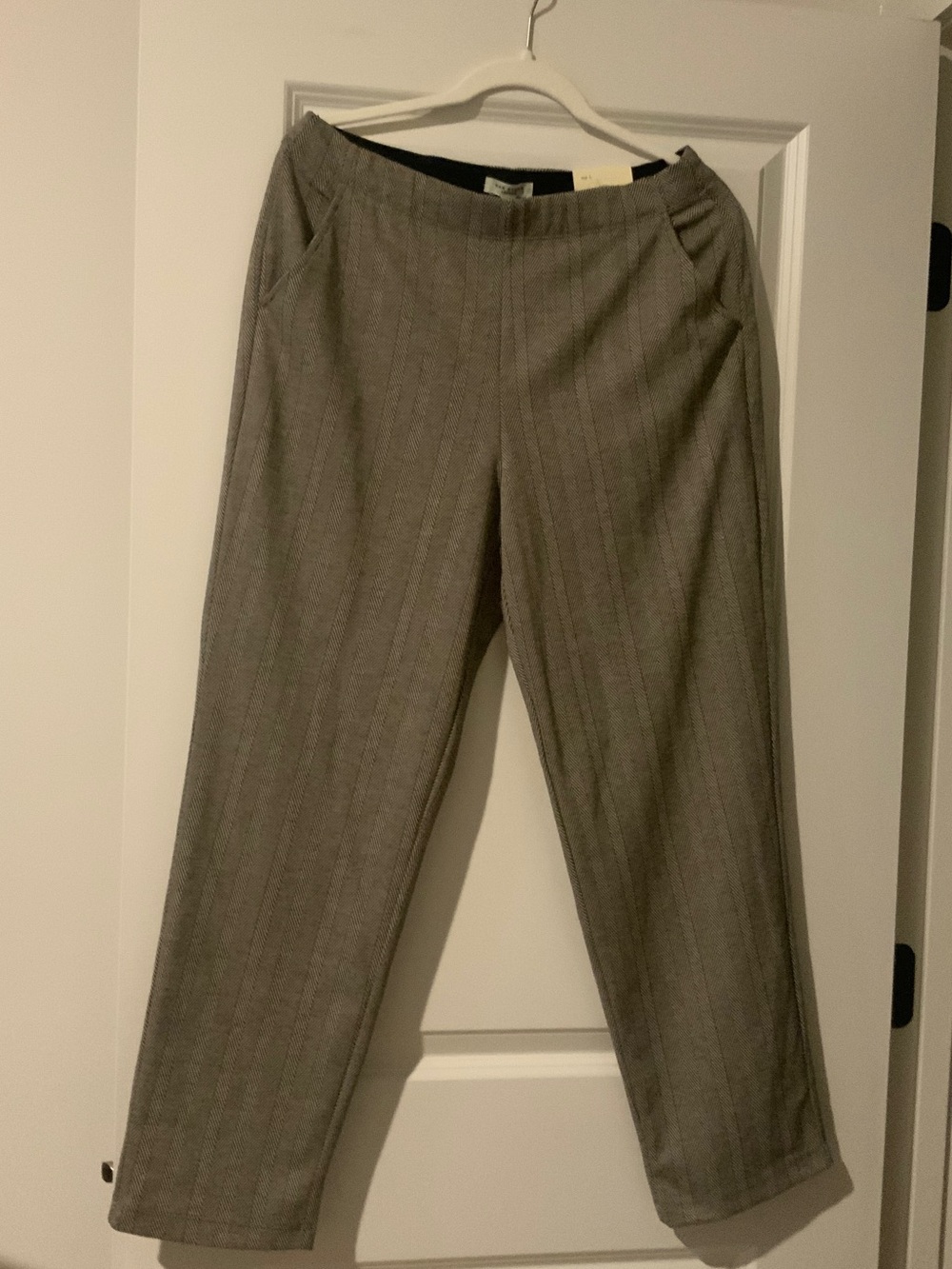 Max Studio Gray Pinstripe Cropped Dress Pants